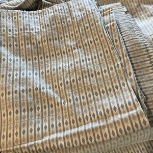 King sheet set: Calvin Klein, excellent, with 3 king pillowcases